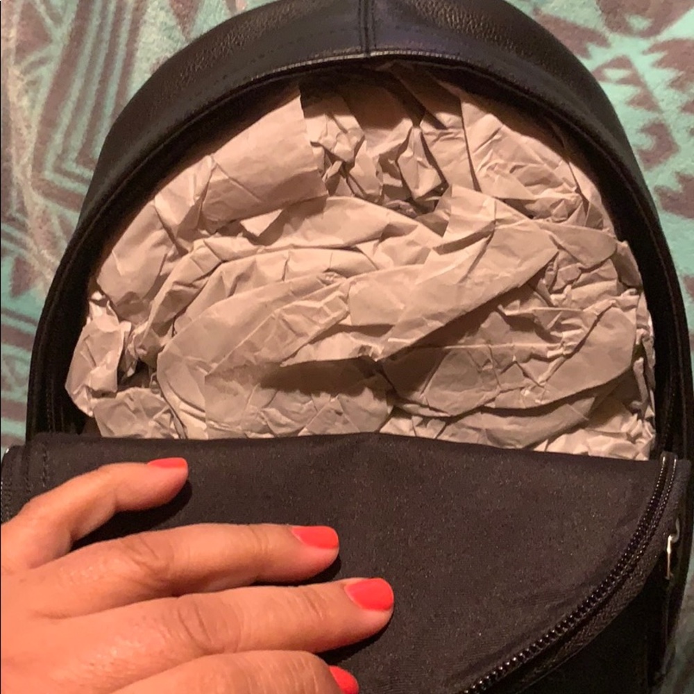 Cross Body - Picture 3 of 4